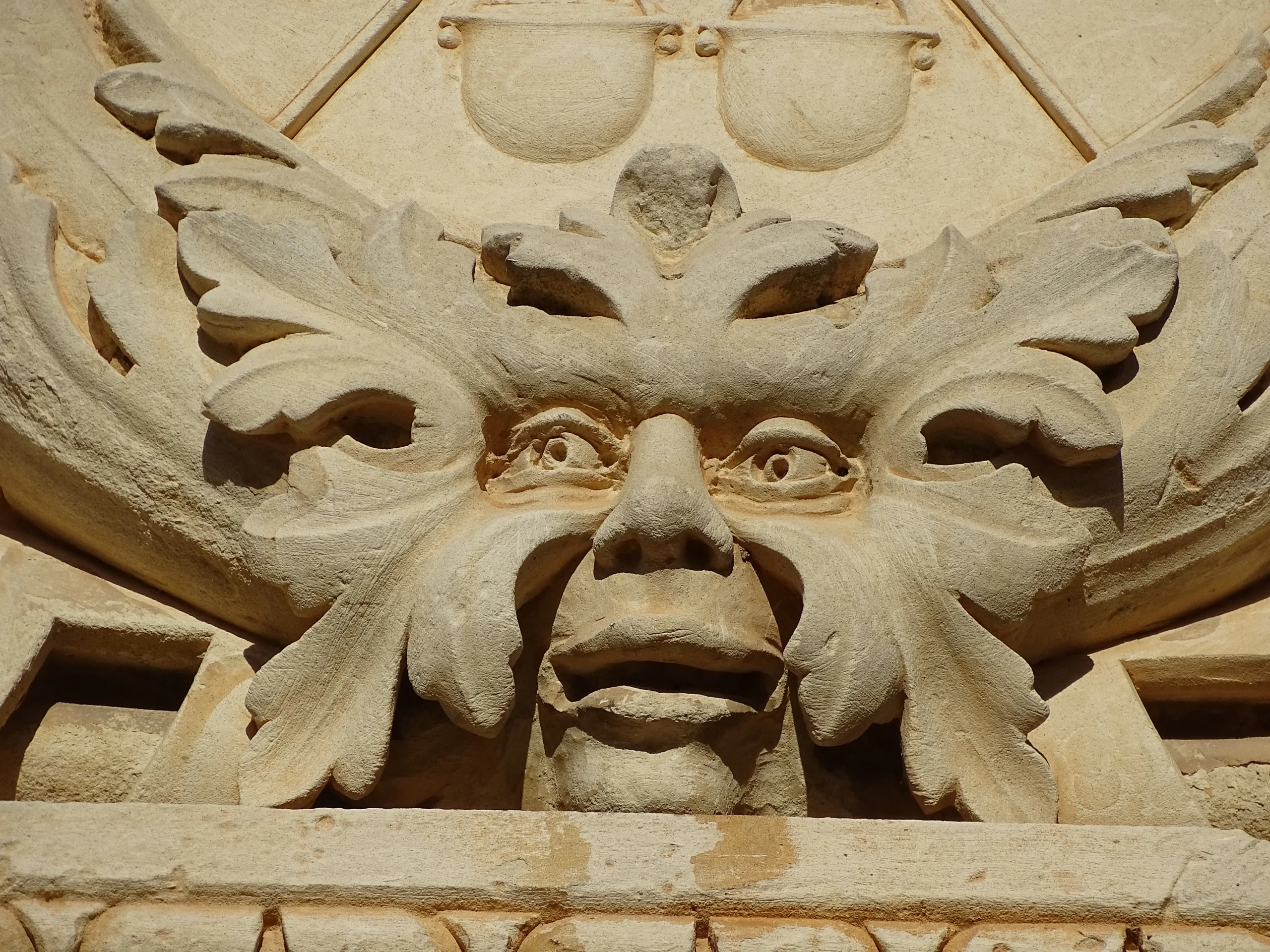 Foto di un particolare della facciata del Palazzo Baronale
